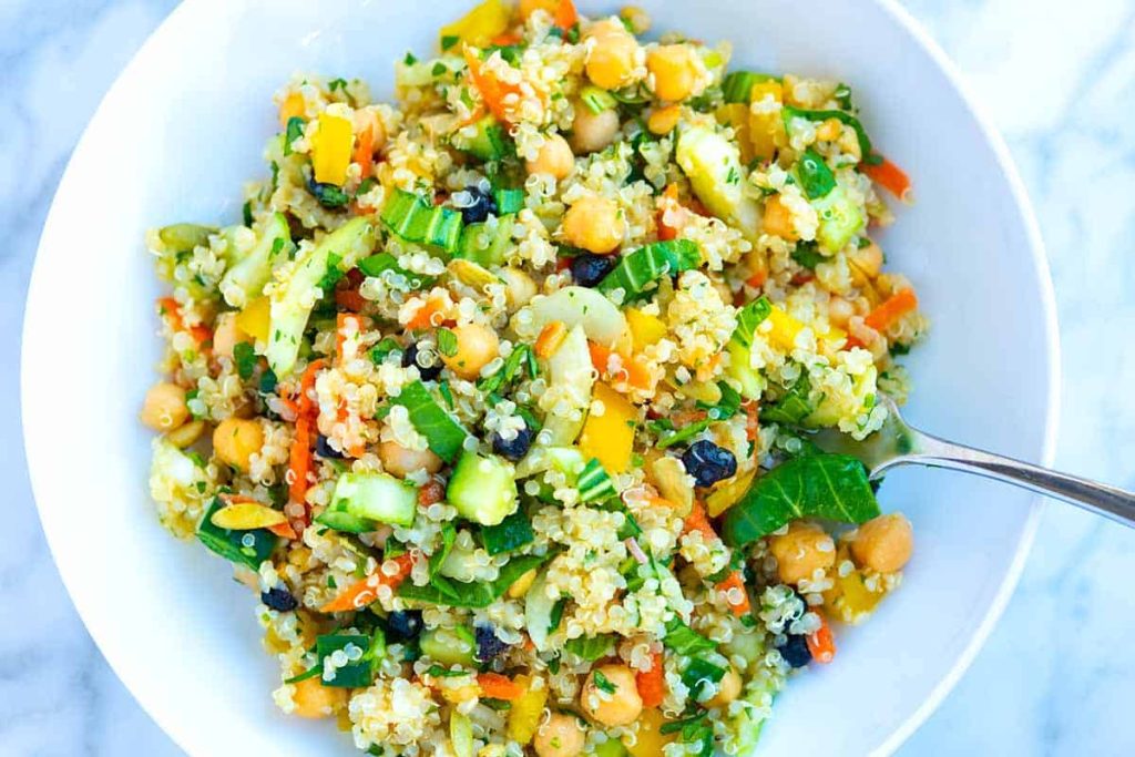 Salad Quinoa Sayur, Hidangan Sehat Penuh Nutrisi dan Cita Rasa